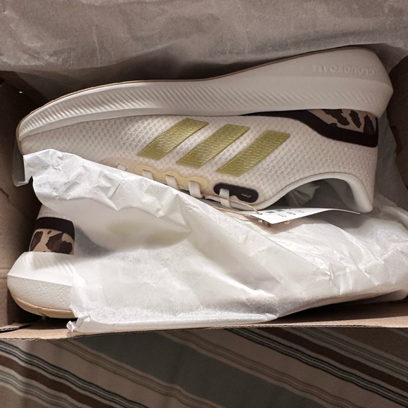 NWT women’s Adidas Runfalcon 3.0 W Cream and Gold Sneakers - Picture 2 of 5